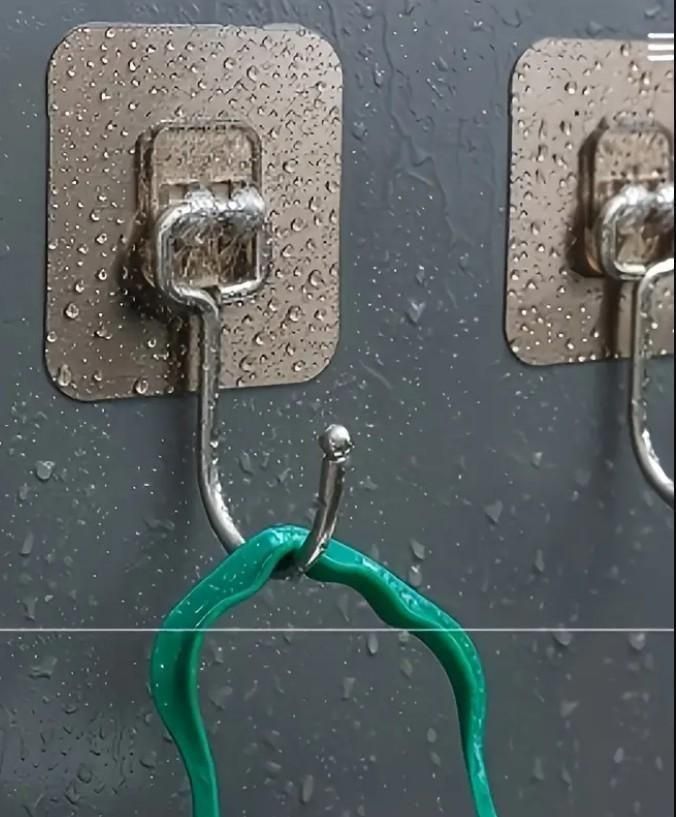 लटकाने के लिए सुनहरे बड़े हुक (10 का पैक)