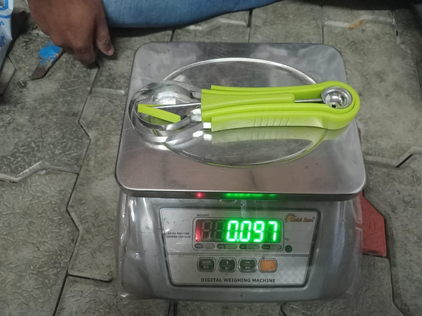 ट्रिपल-ब्लेड फल उपकरण