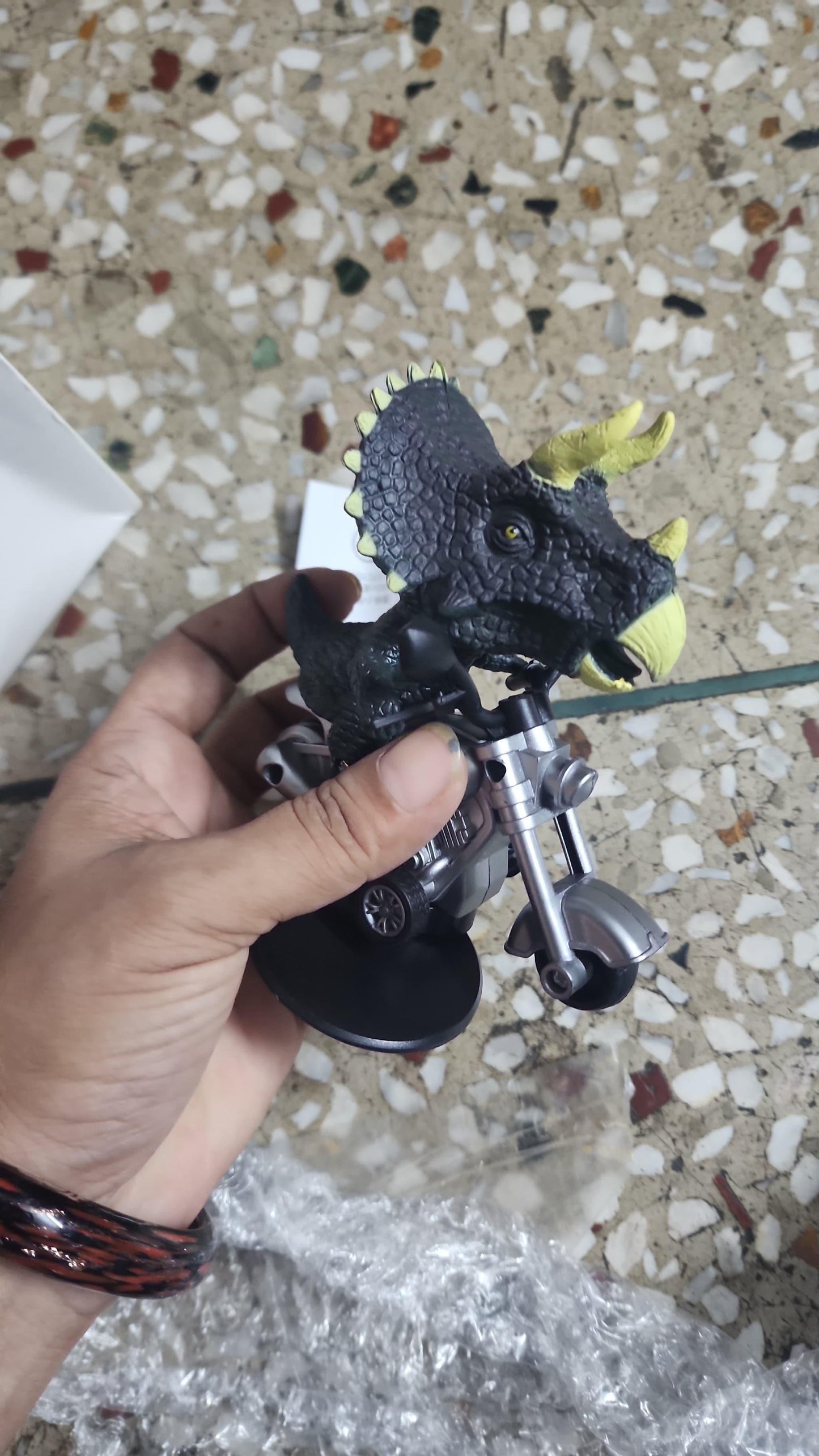 360° घूमने वाला डायनासोर खिलौना